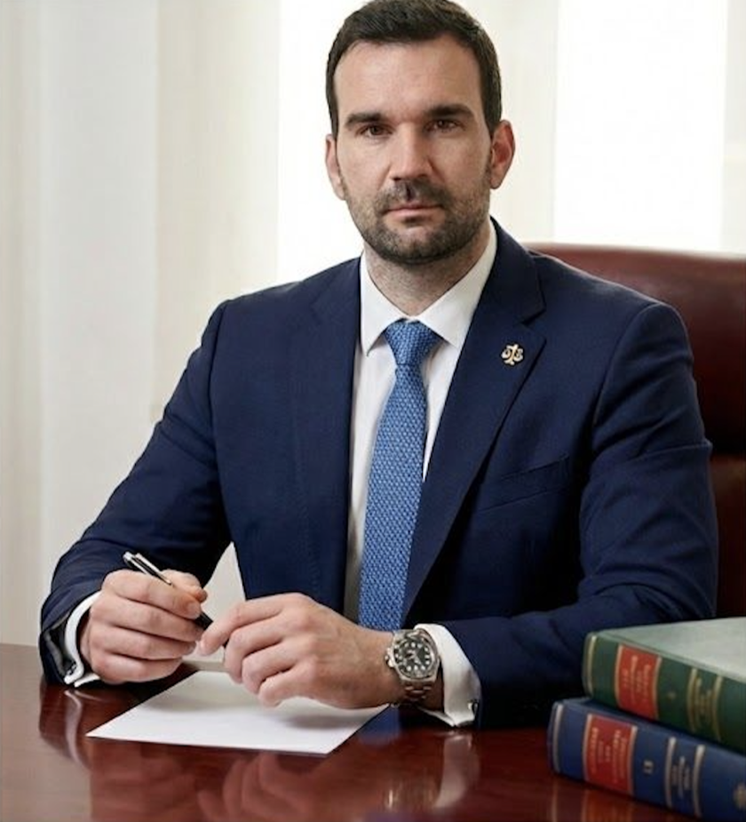 Massimo Nikic, Abogado, Barcelona